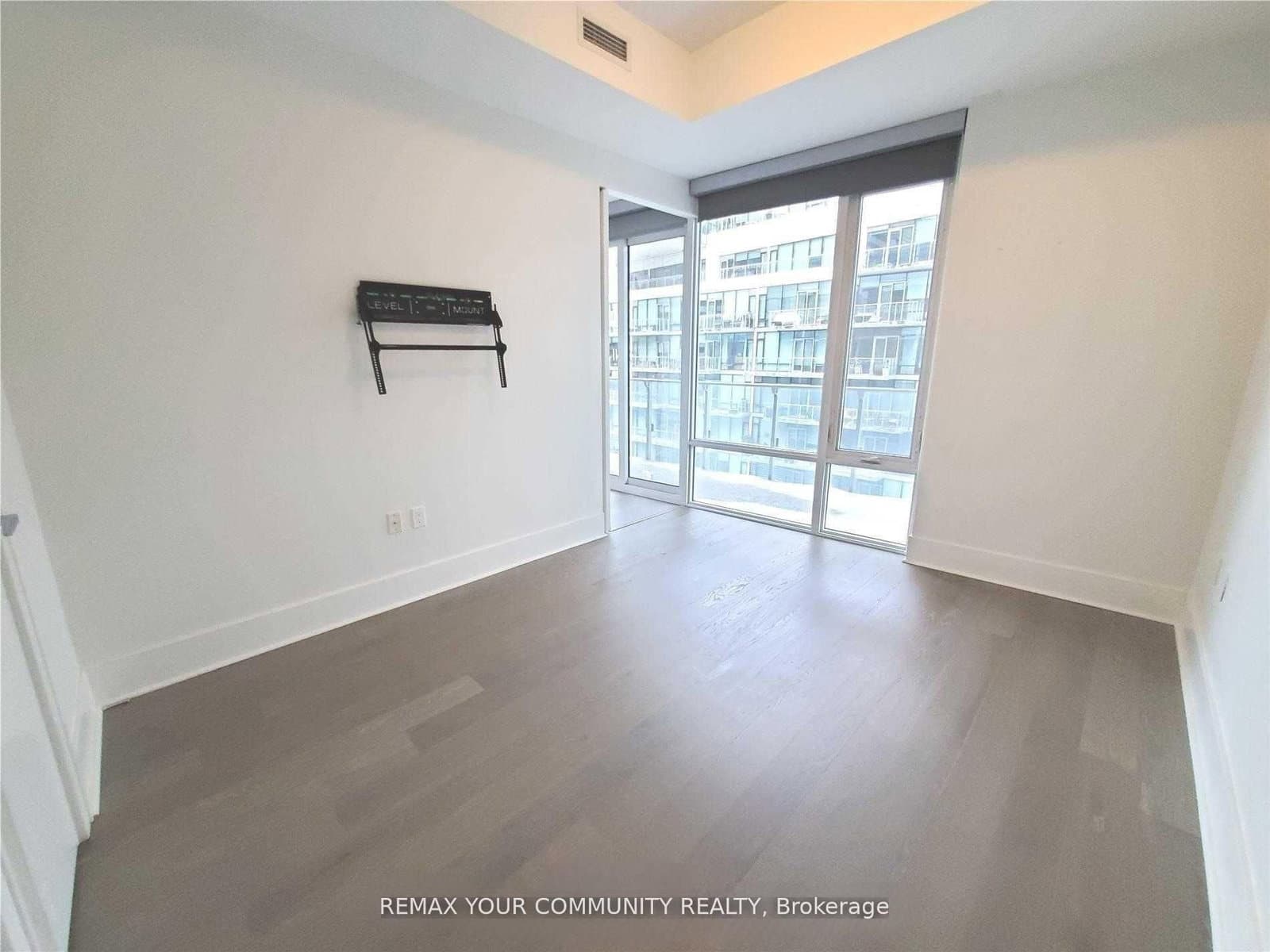 29 Queens Quay E, Unit 918 thumbnail 12