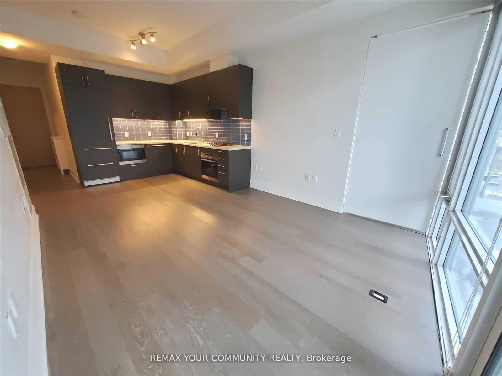 29 Queens Quay E, Unit 918 thumbnail 8