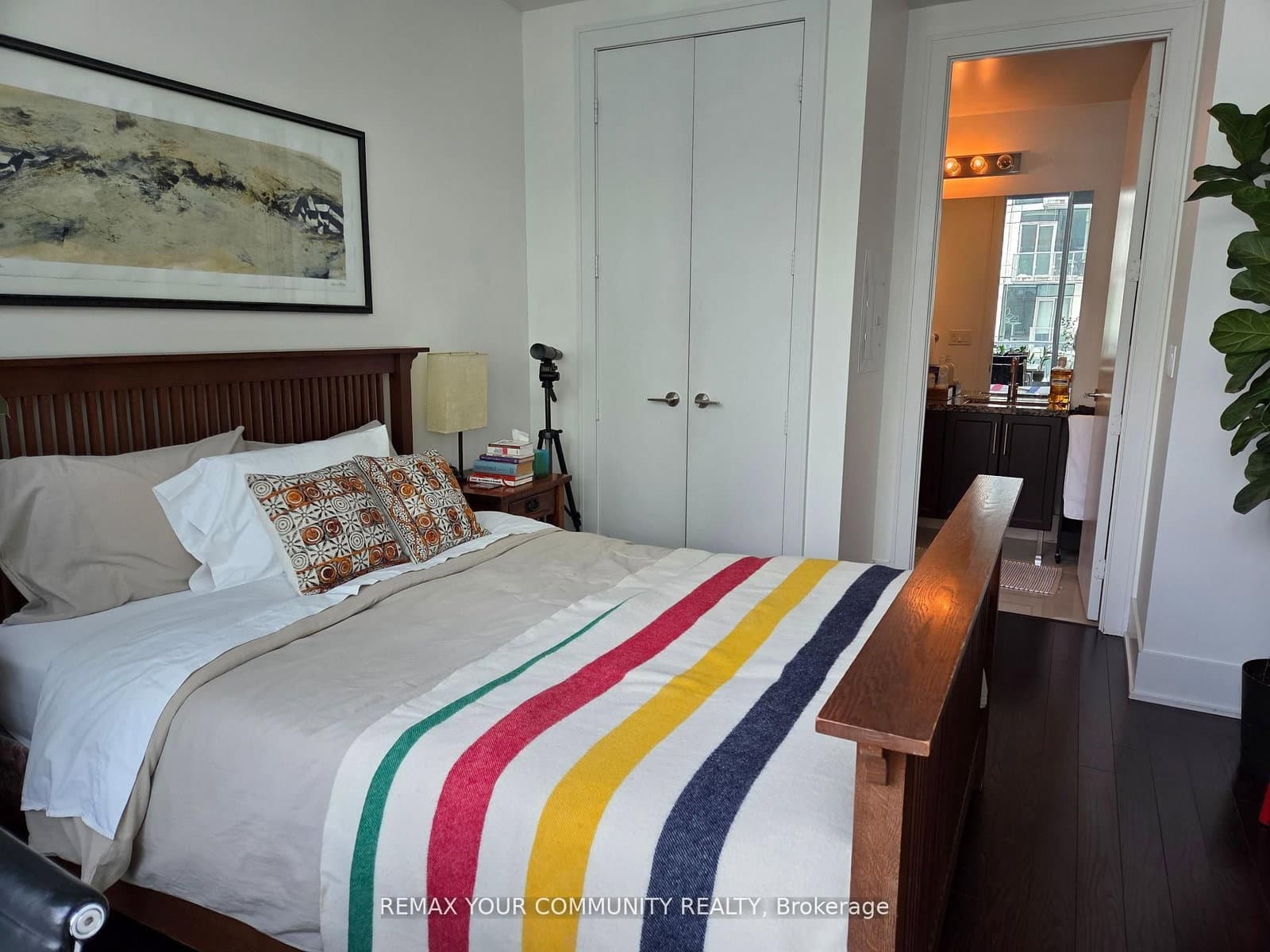 39 Queens Quay E, Unit 815 thumbnail 13