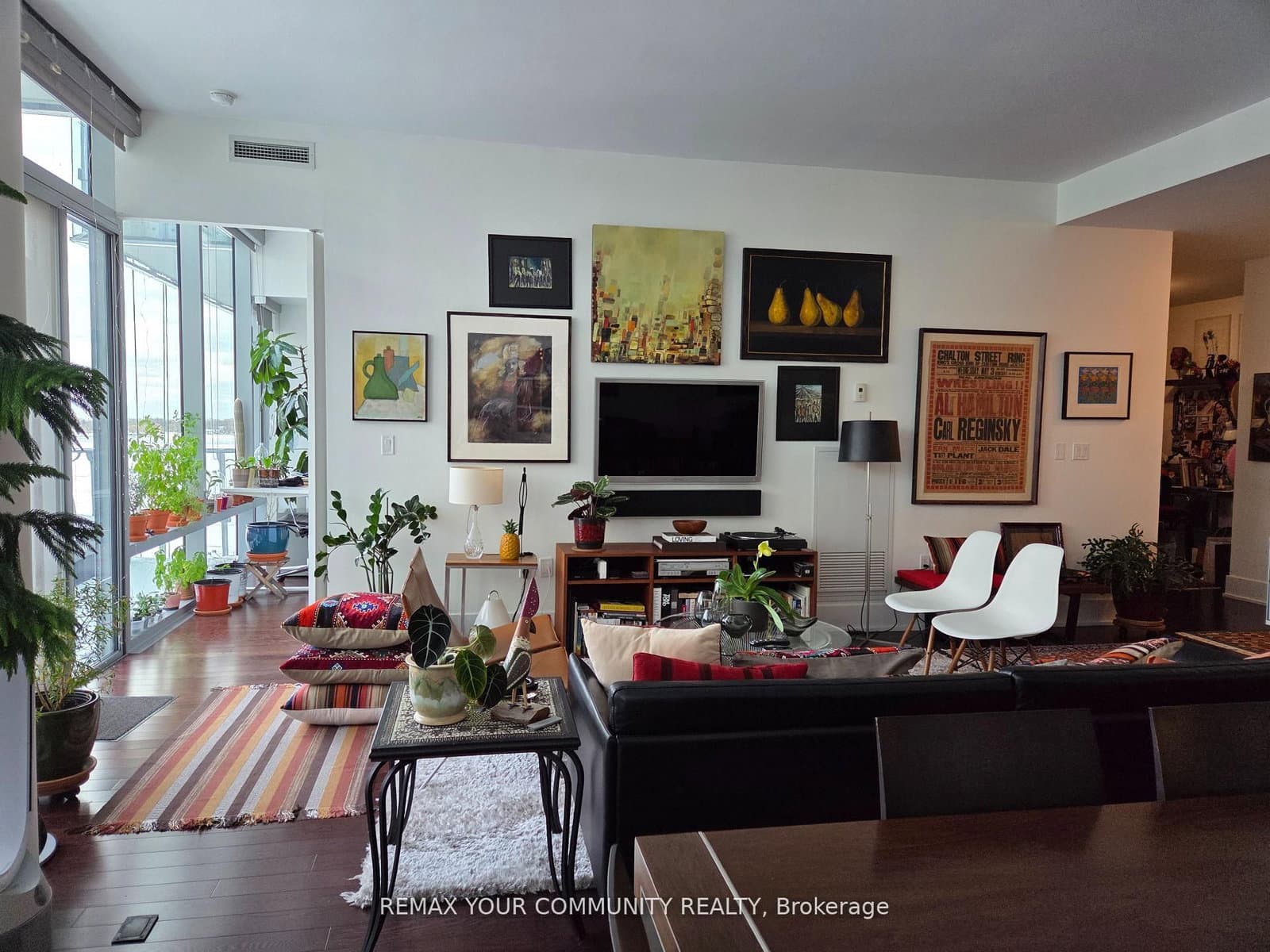 39 Queens Quay E, Unit 815 thumbnail 2