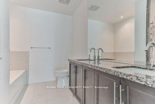 39 Queens Quay E, Unit 815 thumbnail 24
