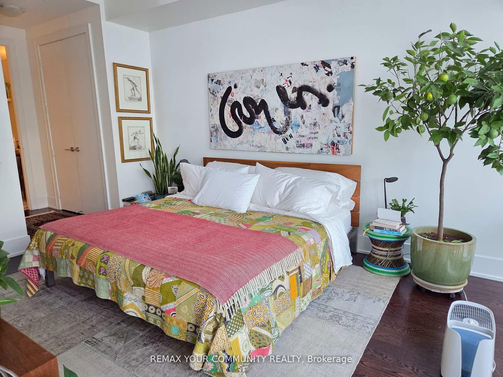 39 Queens Quay E, Unit 815 thumbnail 9