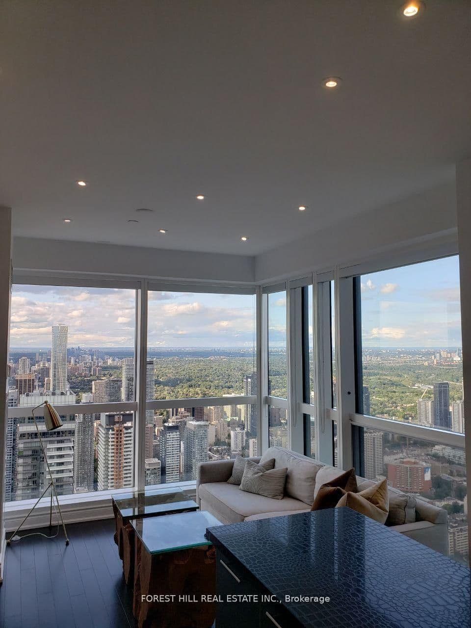 388 Yonge Street, Unit 7401 thumbnail 5