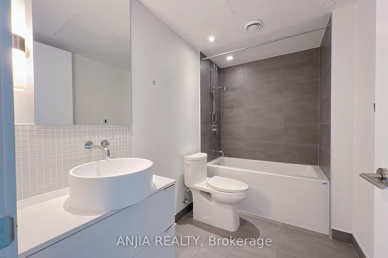 185 Roehampton Avenue, Unit 312 thumbnail 19
