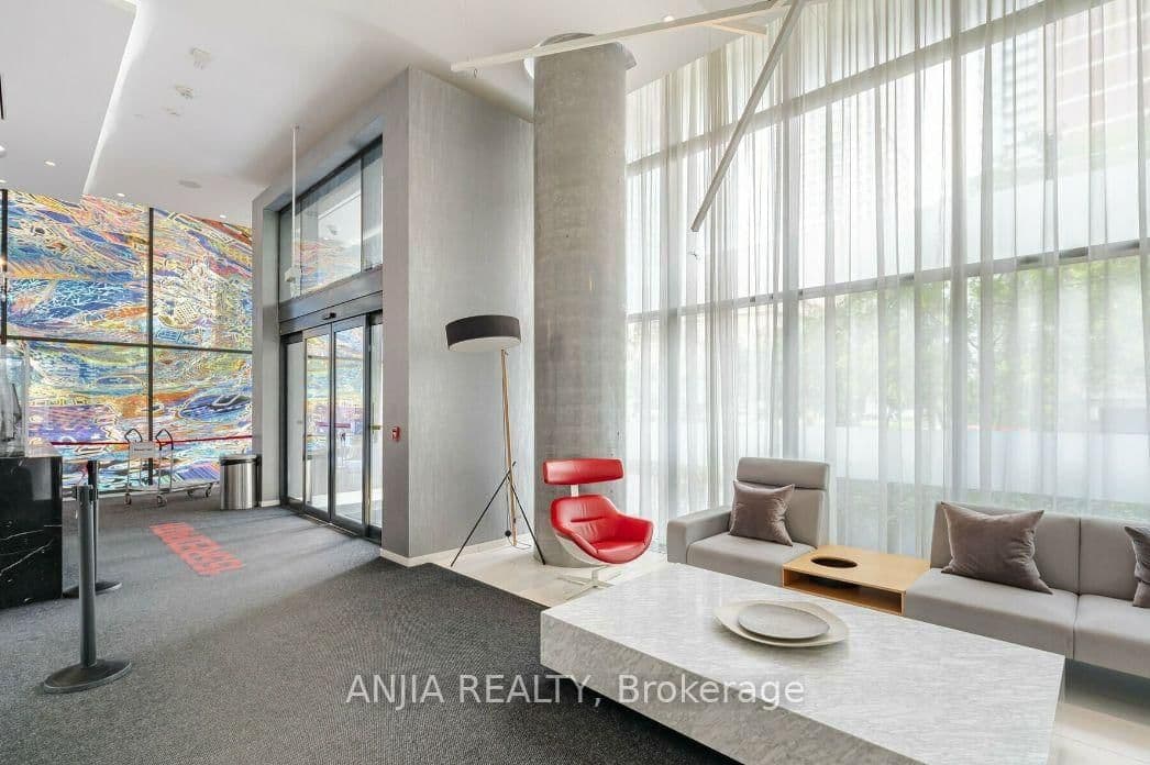 185 Roehampton Avenue, Unit 312 thumbnail 4
