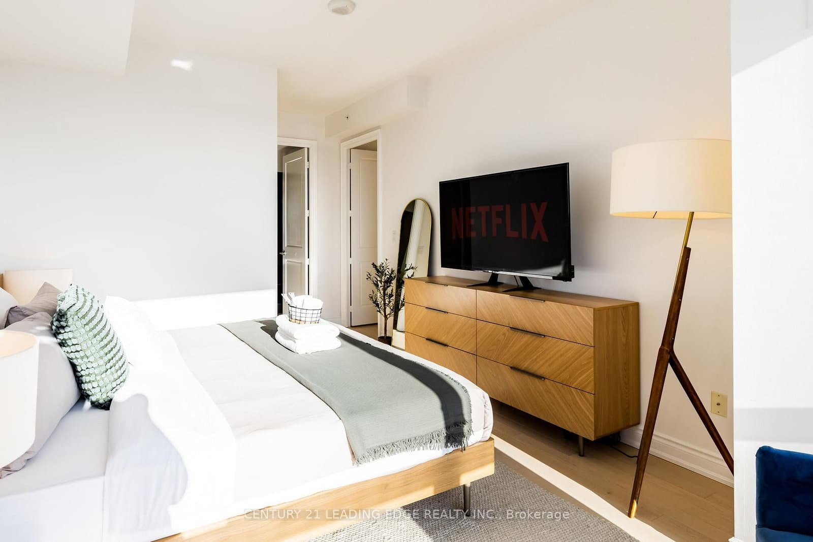 388 Yonge Street, Unit 7310 thumbnail 9