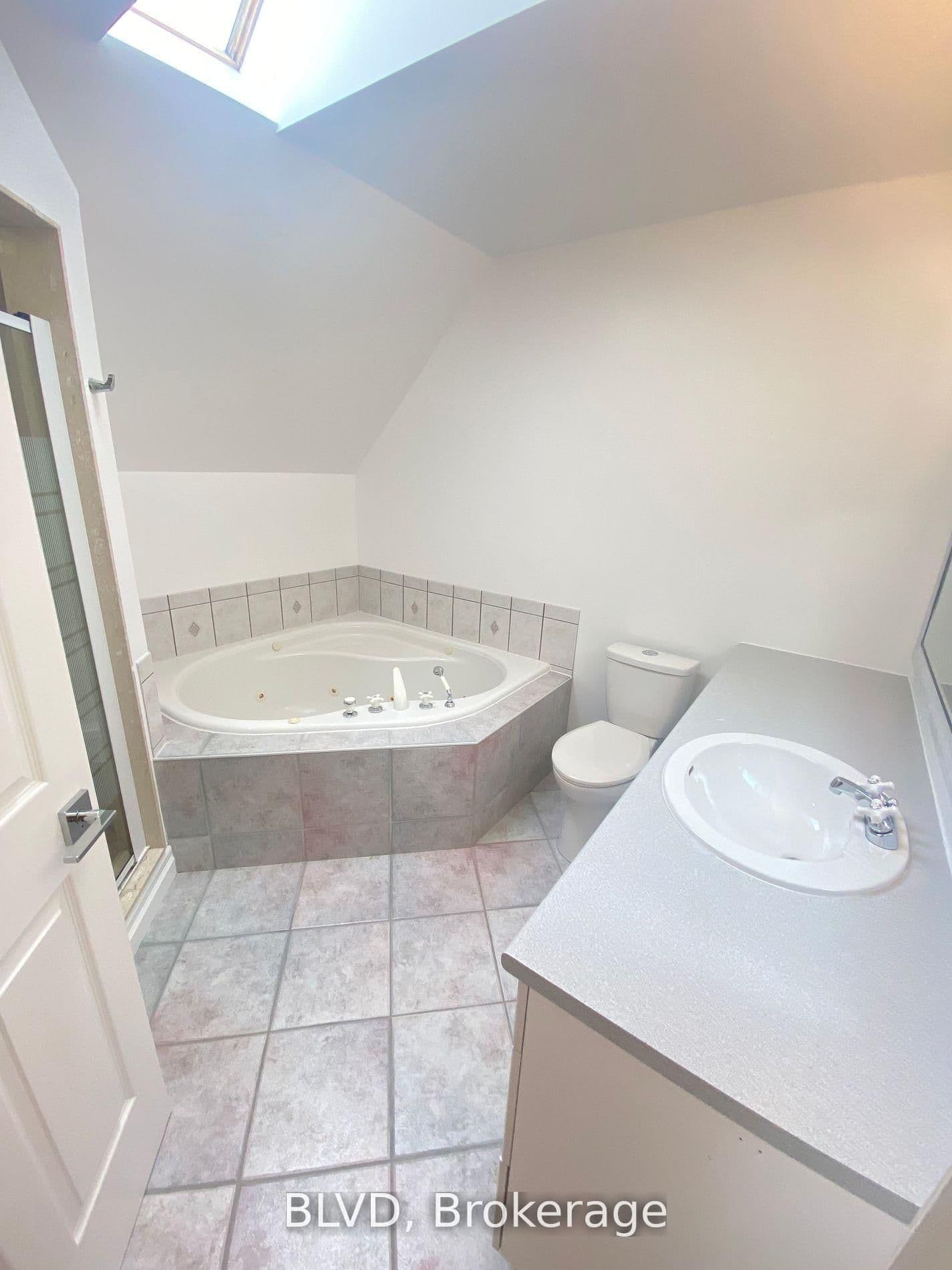 63 Johnston Avenue, Unit Main&2 thumbnail 9