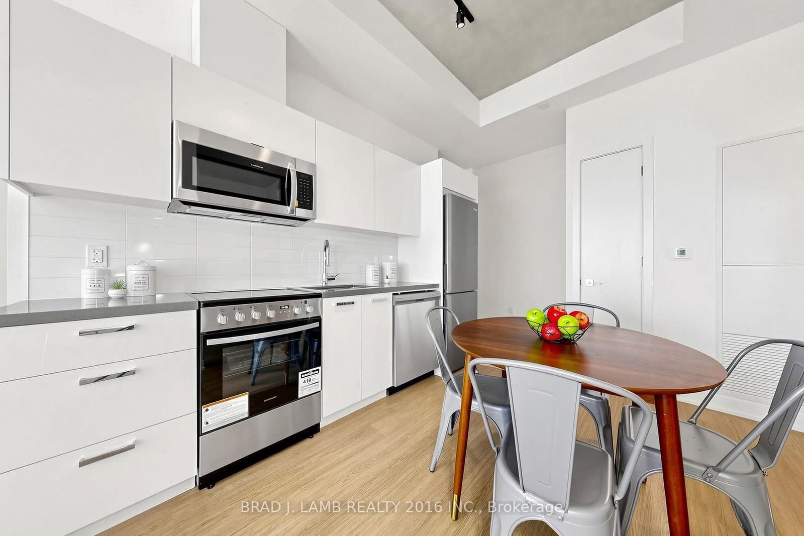 284 King Street E, Unit 1602 thumbnail 7
