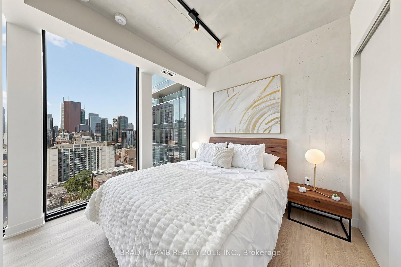 284 King Street E, Unit 2004 thumbnail 14