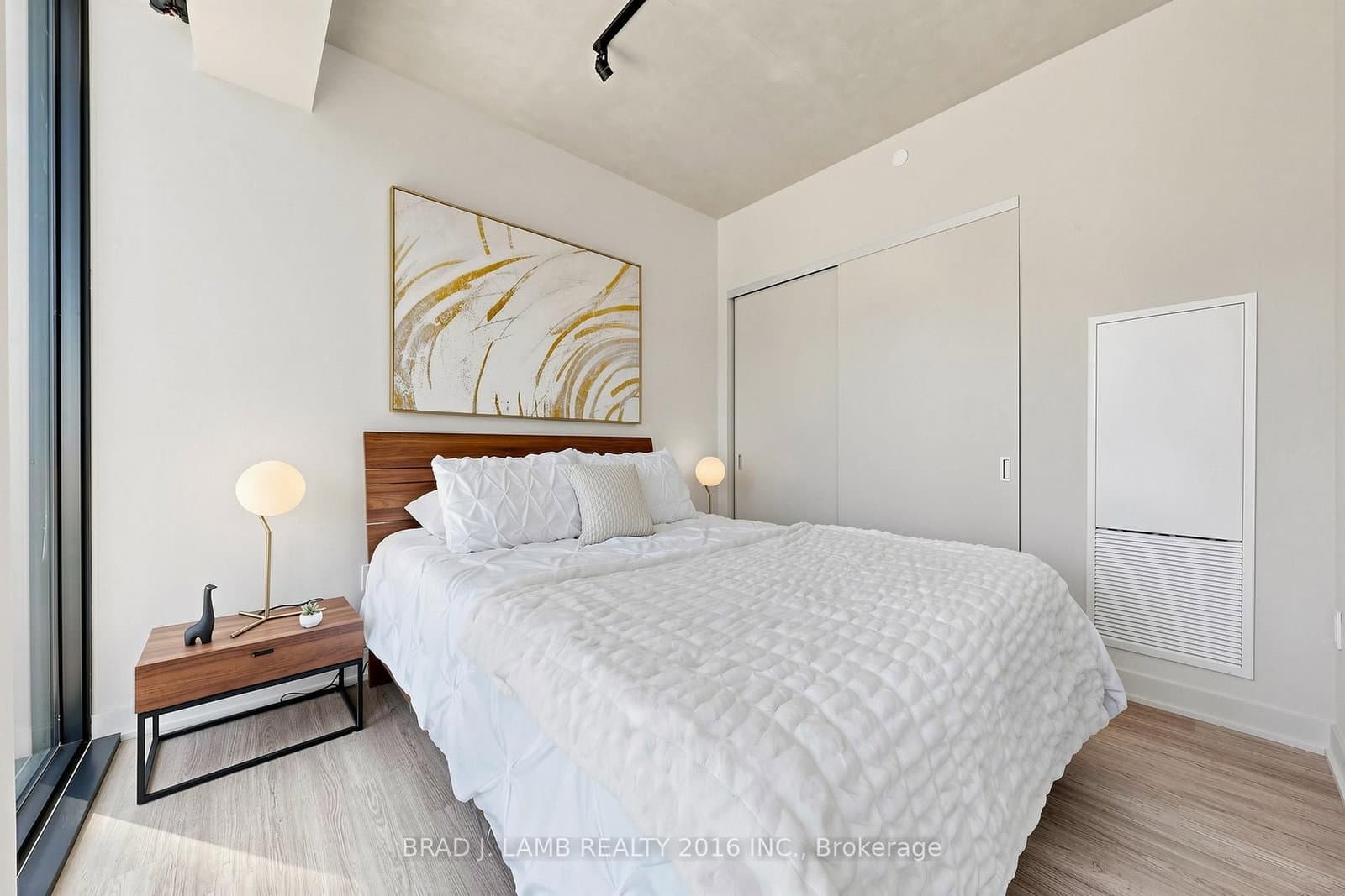 284 King Street E, Unit 2004 thumbnail 16
