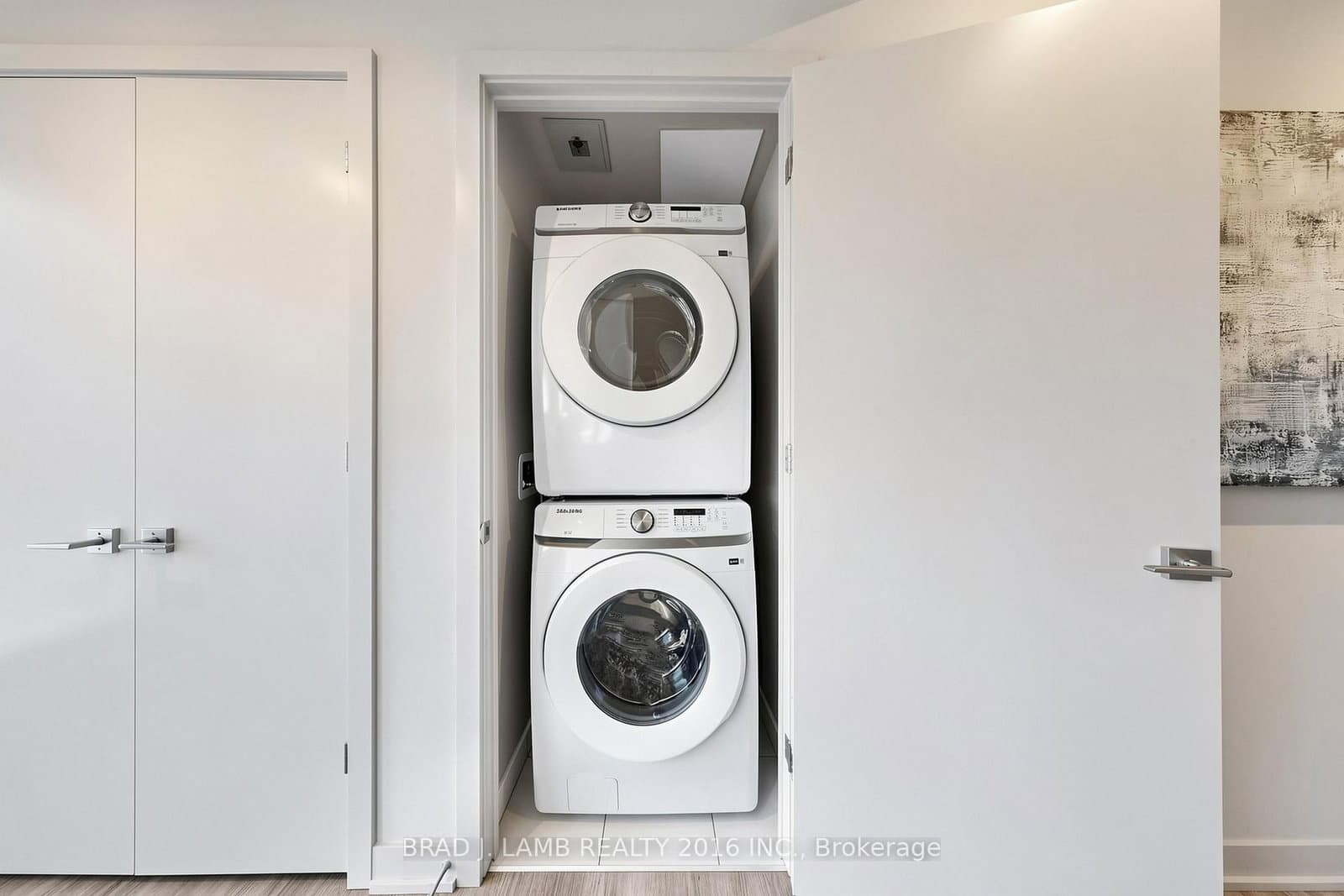 284 King Street E, Unit 2004 thumbnail 24