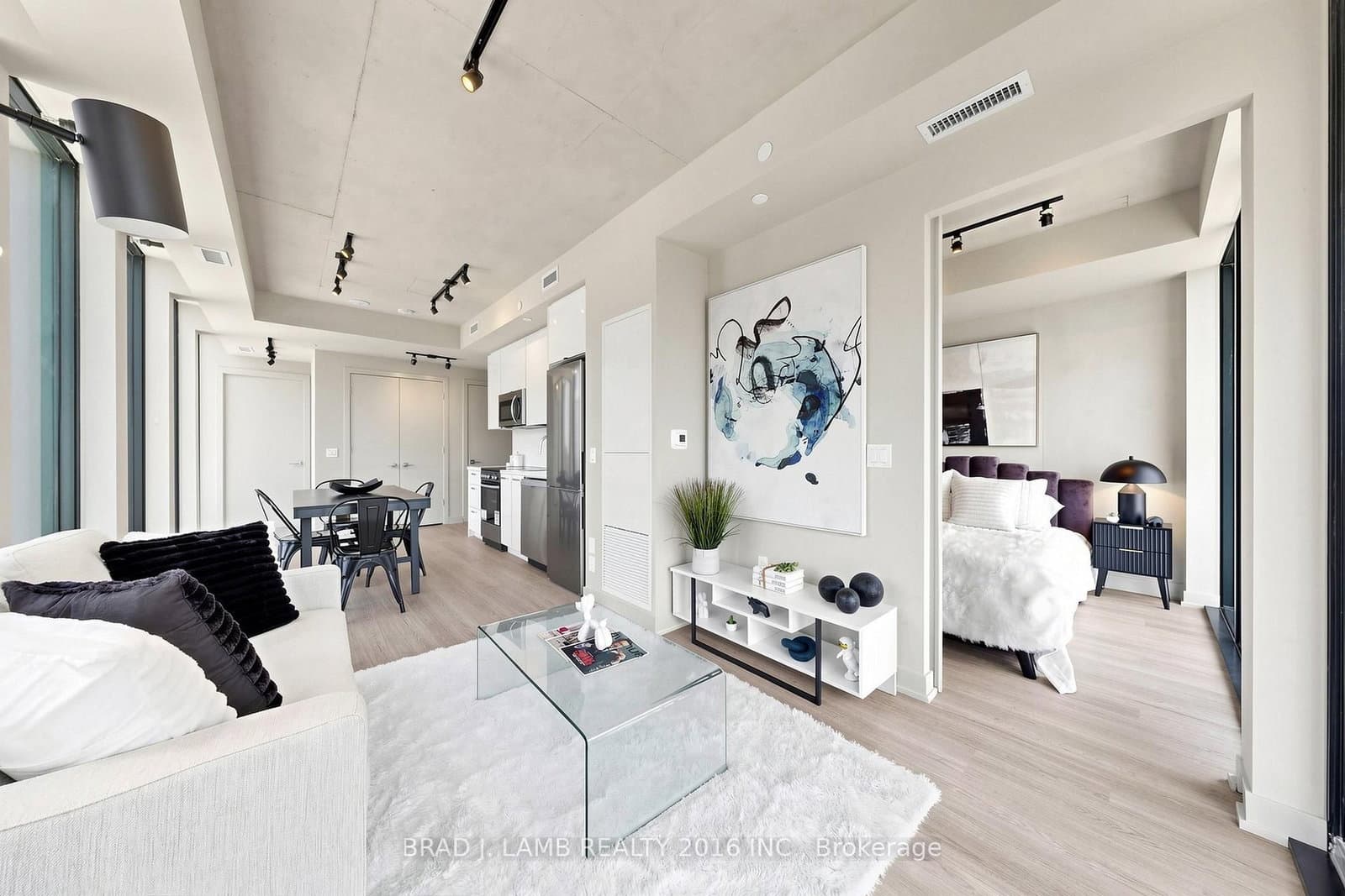 284 King Street E, Unit 2004 thumbnail 6