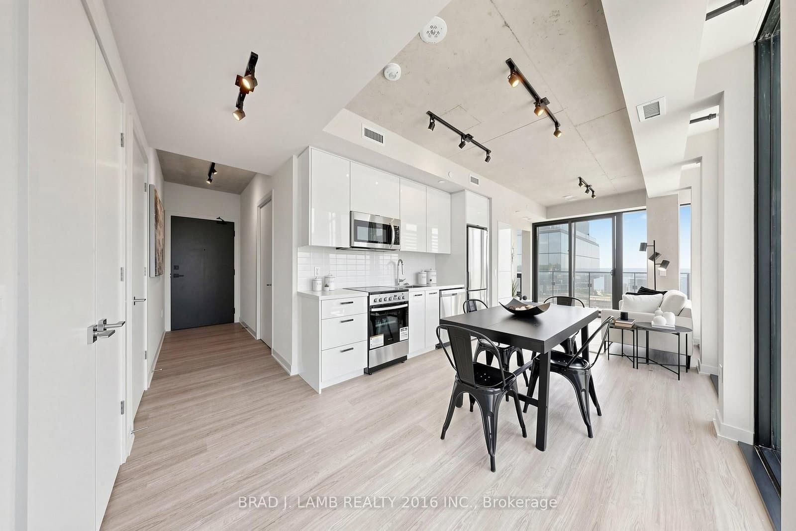284 King Street E, Unit 2004 thumbnail 9