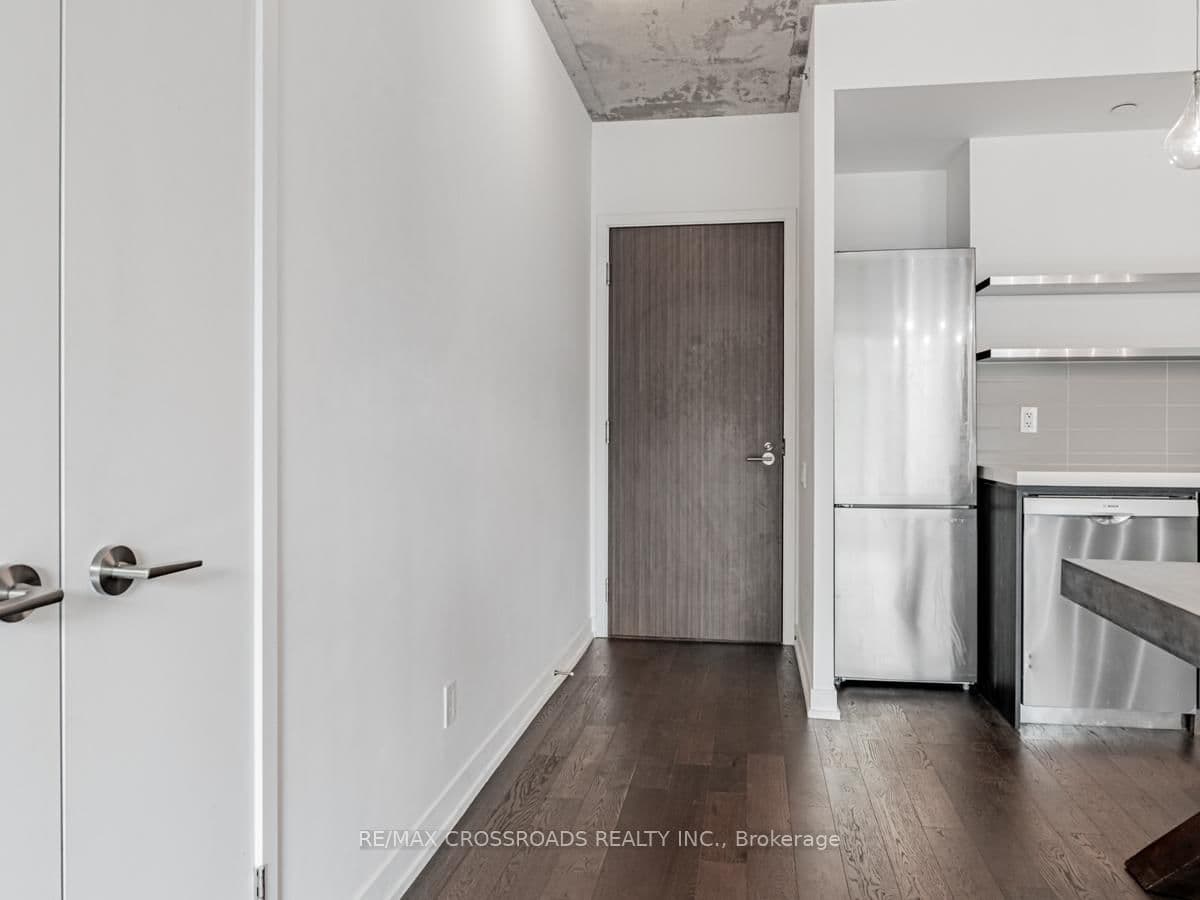 560 King Street W, Unit 524 thumbnail 3