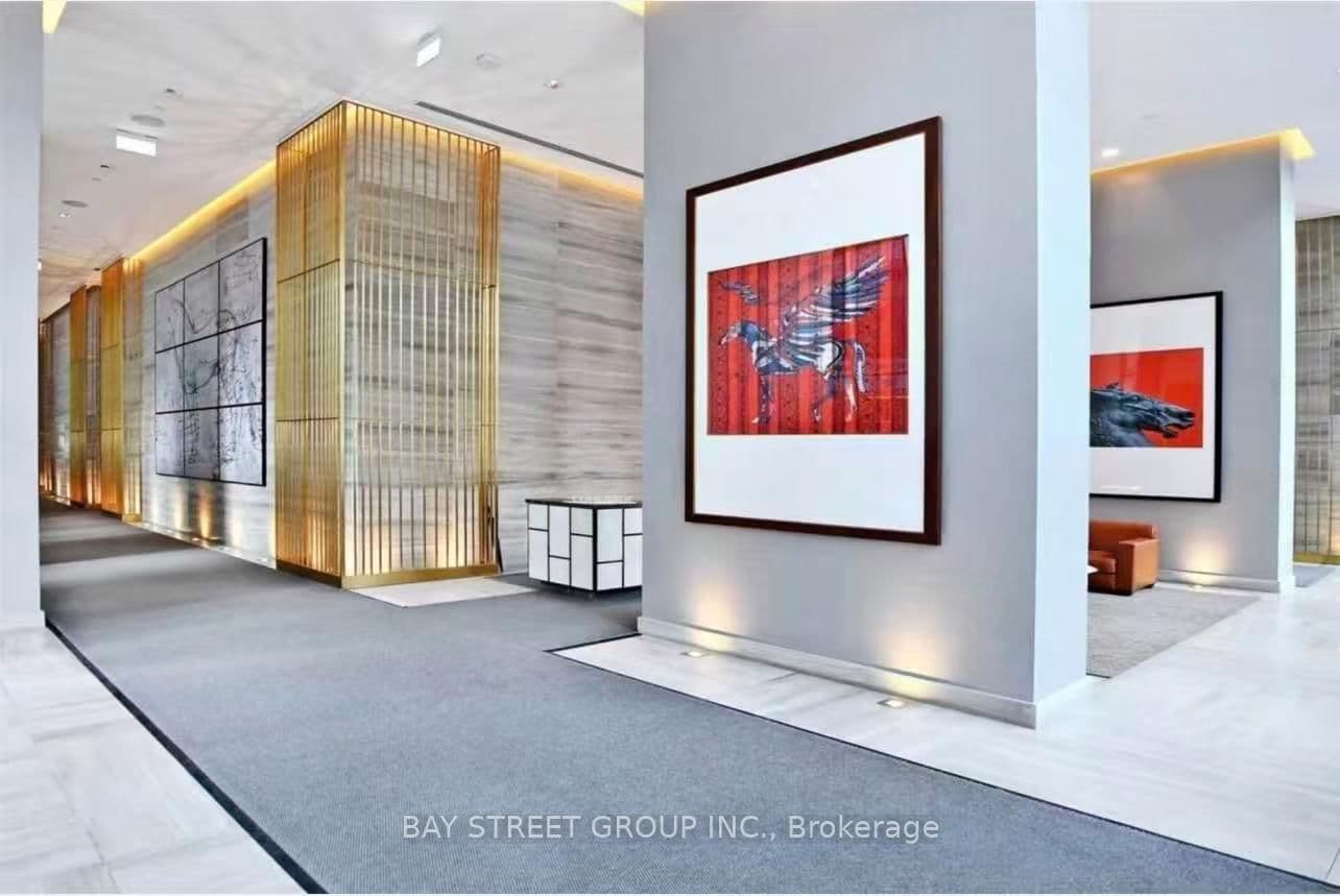 50 Charles Street E, Unit 902 thumbnail 2