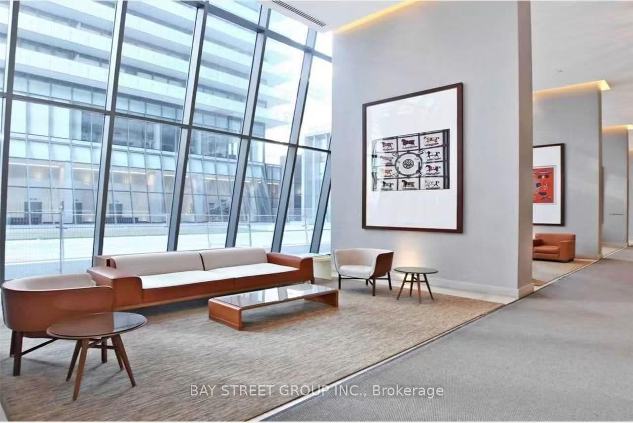 50 Charles Street E, Unit 902 thumbnail 3