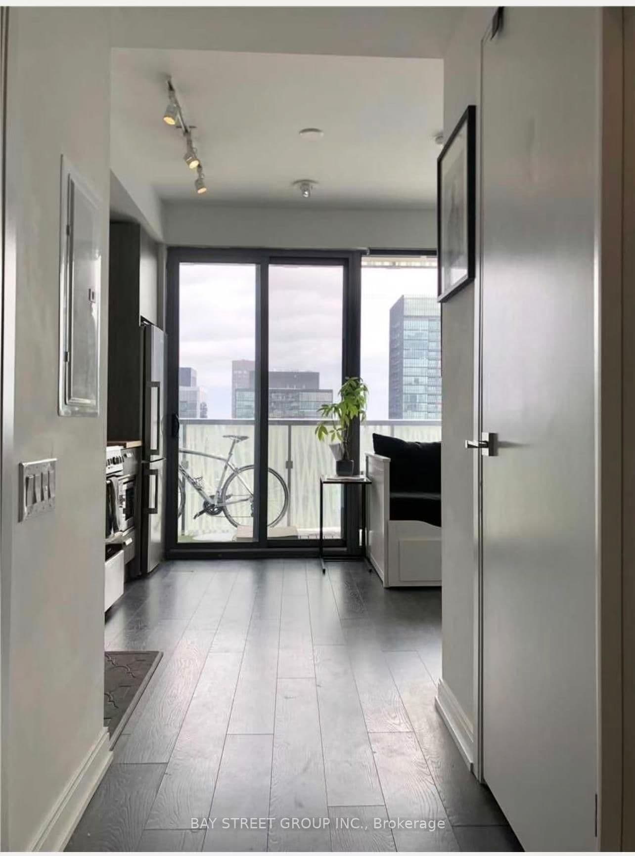 50 Charles Street E, Unit 902 thumbnail 8