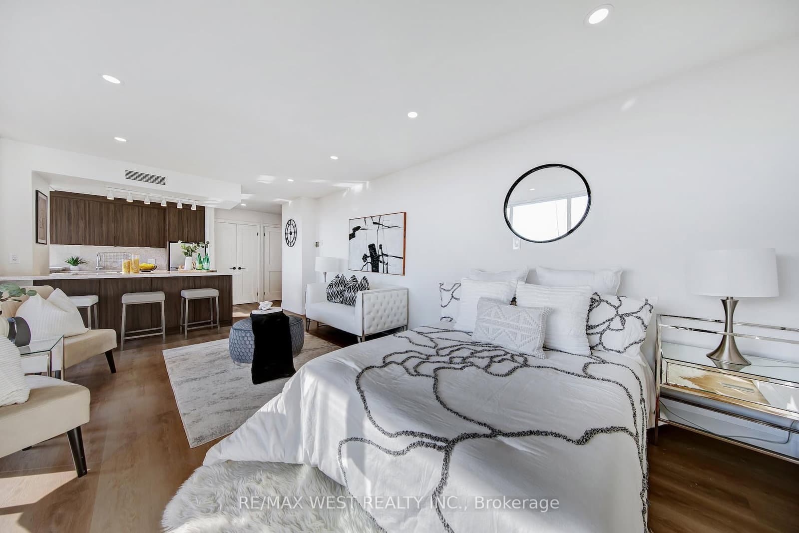 914 Yonge Street, Unit 1202 thumbnail 11