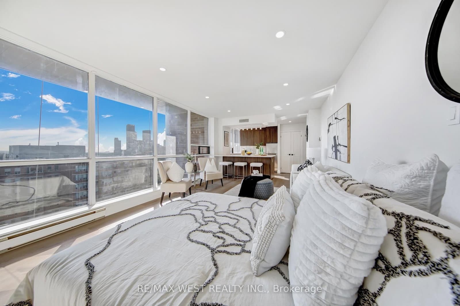 914 Yonge Street, Unit 1202 thumbnail 12
