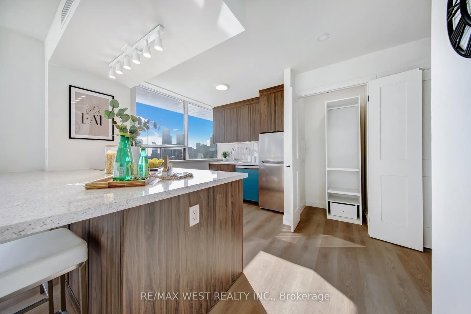 914 Yonge Street, Unit 1202 thumbnail 3