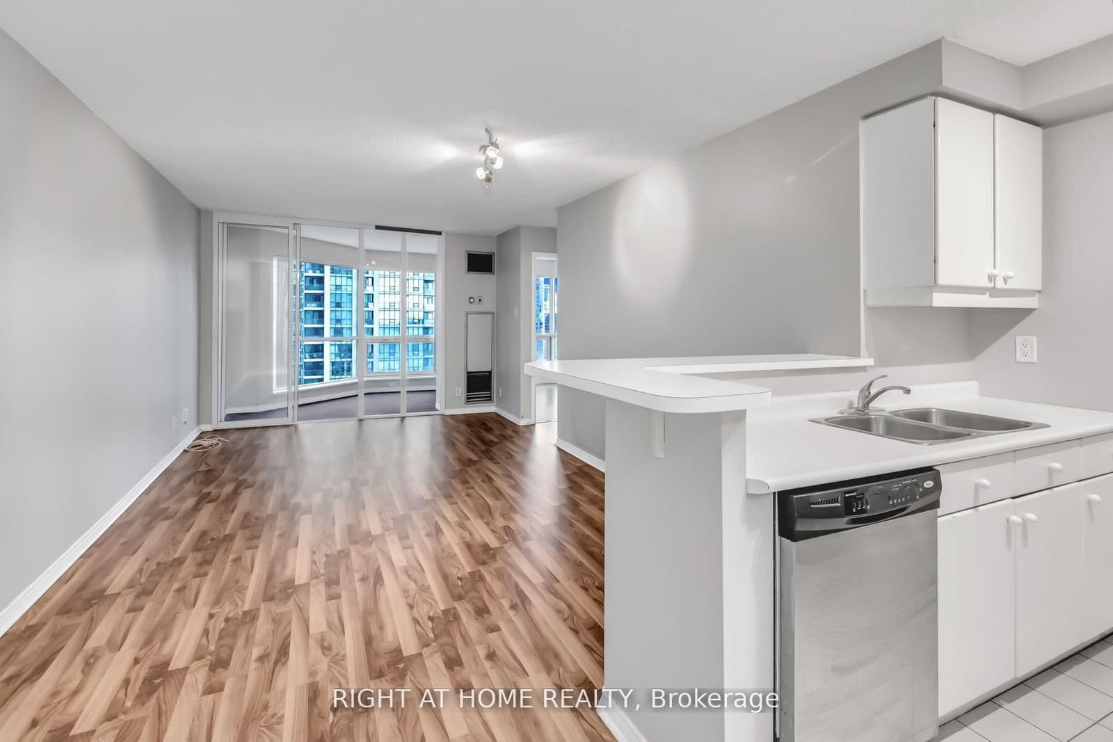 10 Yonge Street, Unit 1706 thumbnail 11