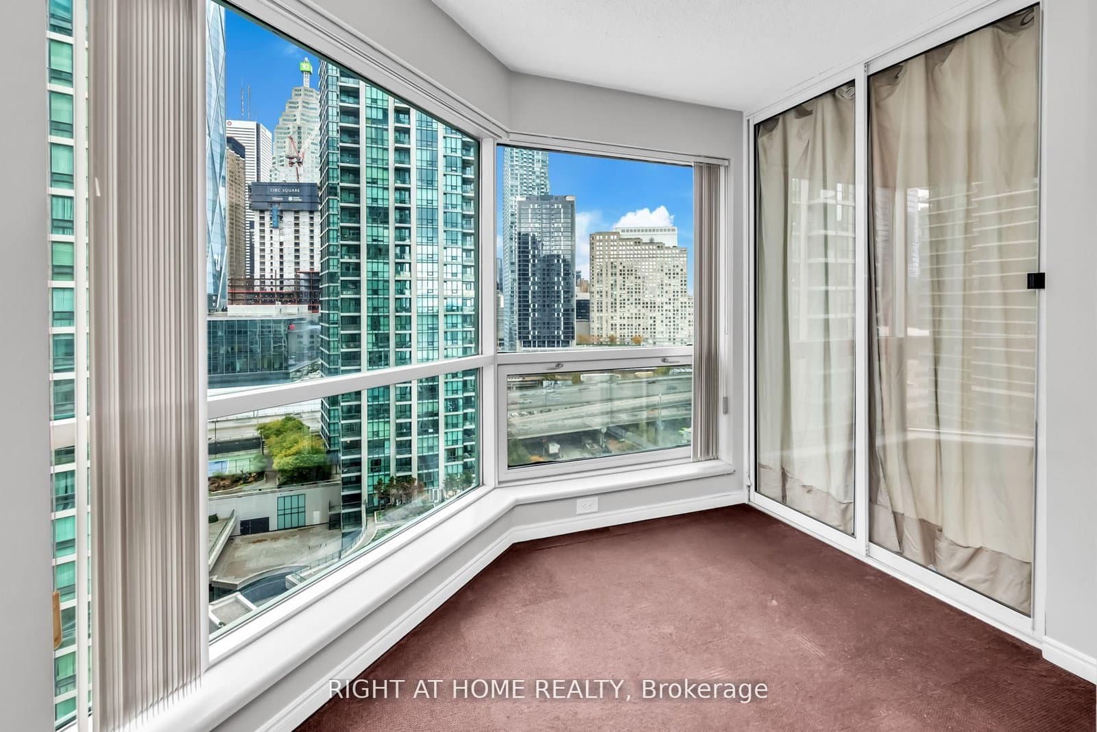 10 Yonge Street, Unit 1706 thumbnail 18