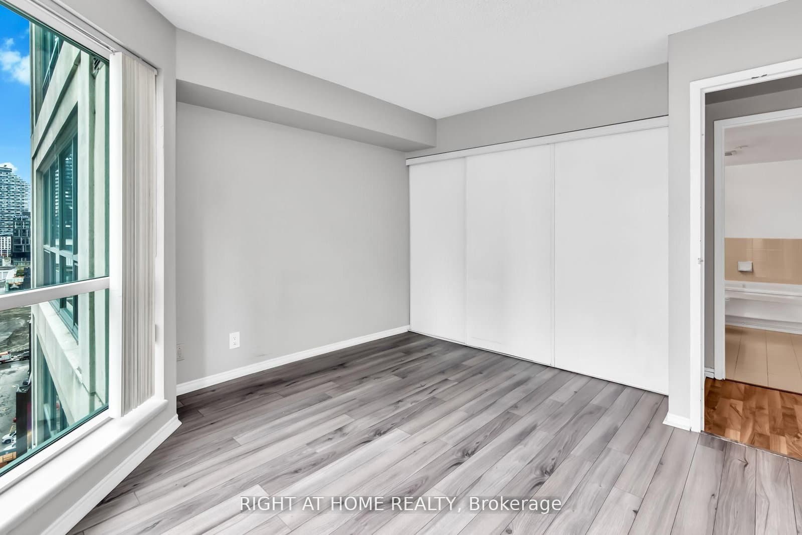 10 Yonge Street, Unit 1706 thumbnail 22