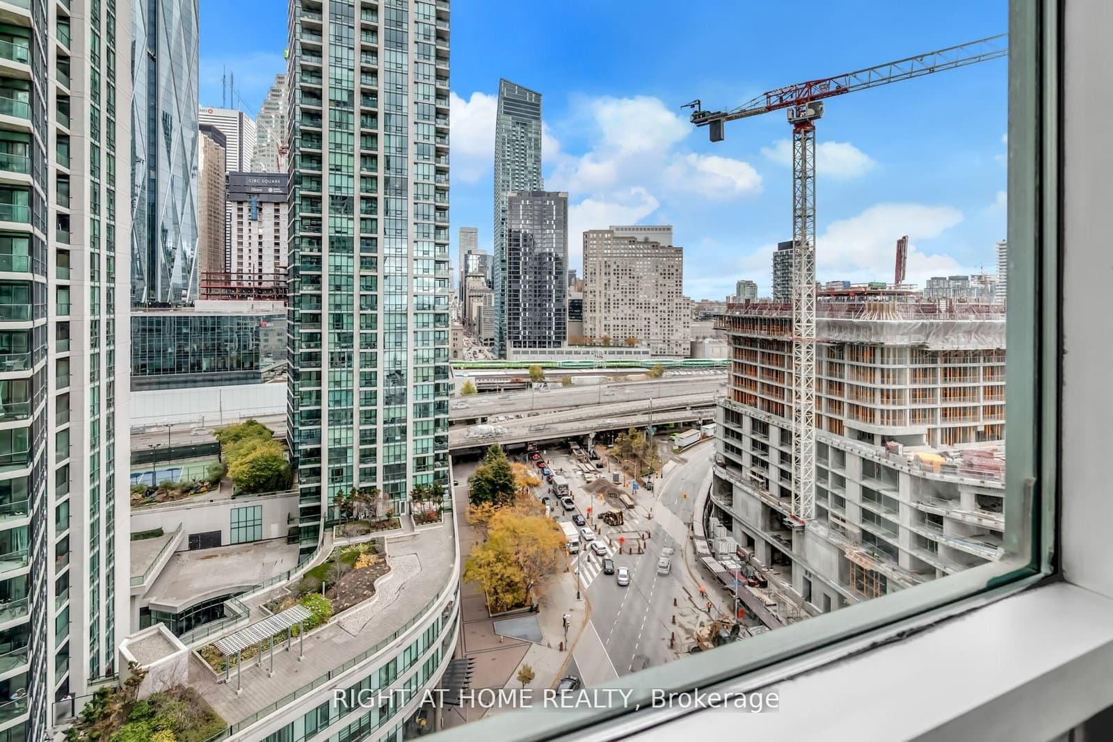 10 Yonge Street, Unit 1706 thumbnail 23