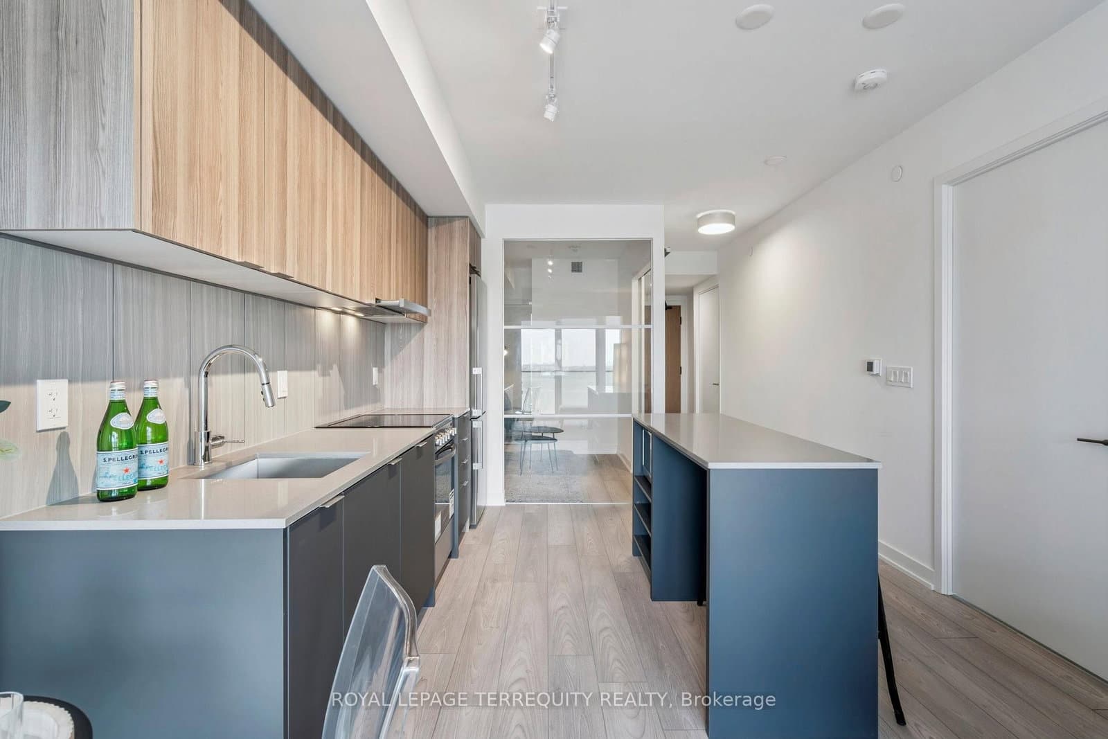 8 Tippett Road, Unit 809 thumbnail 10