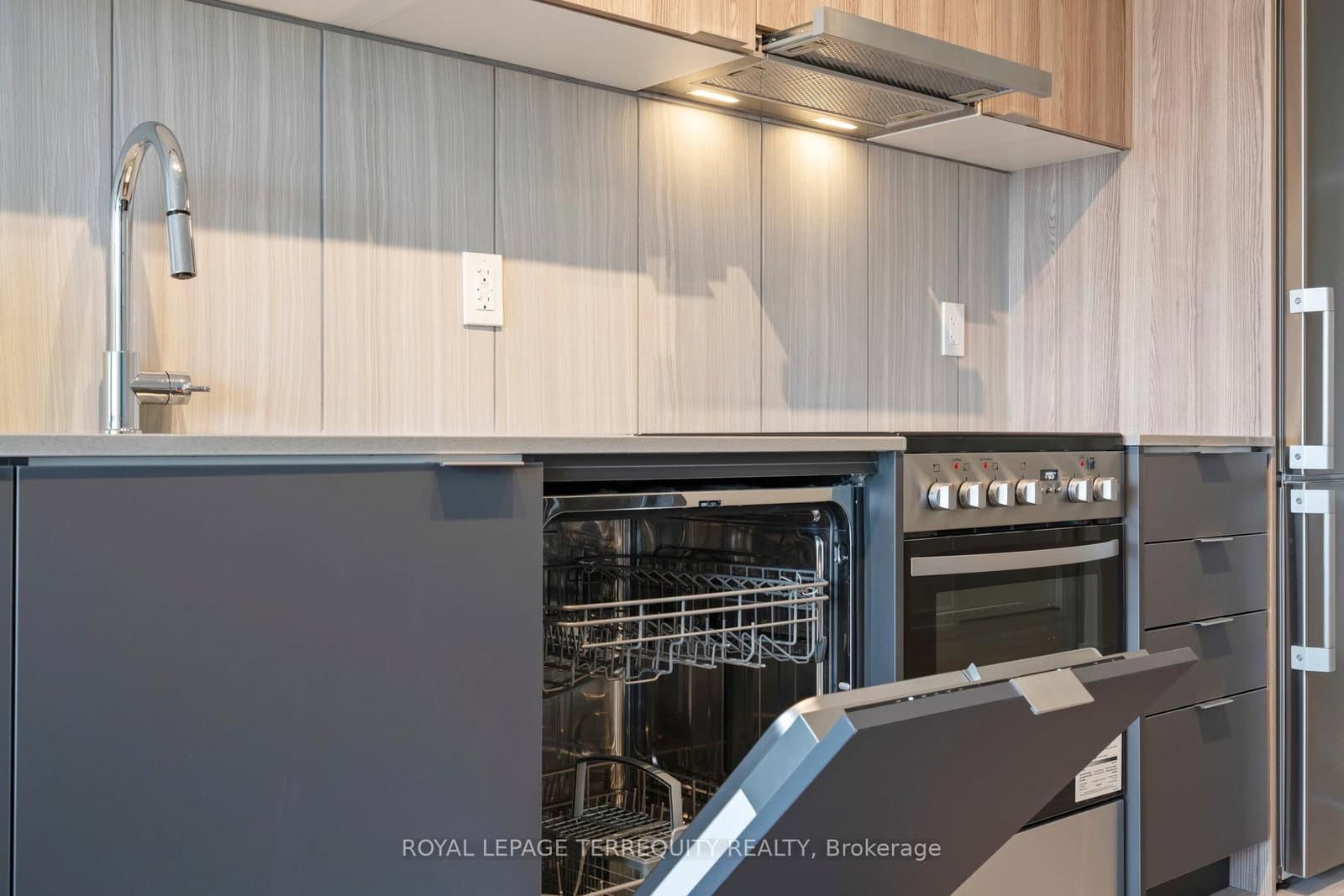 8 Tippett Road, Unit 809 thumbnail 11