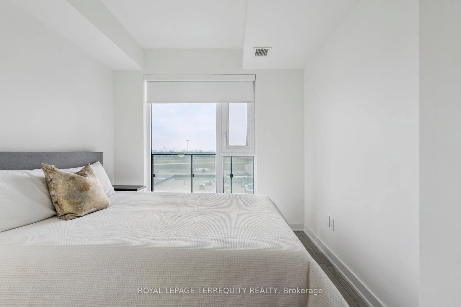 8 Tippett Road, Unit 809 thumbnail 12