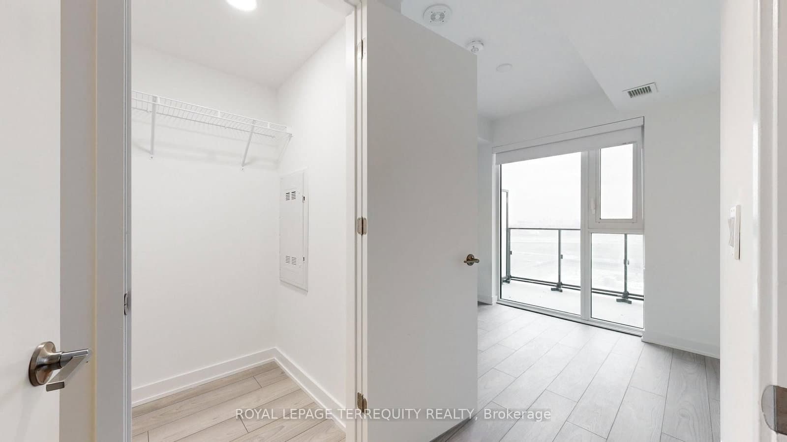 8 Tippett Road, Unit 809 thumbnail 14