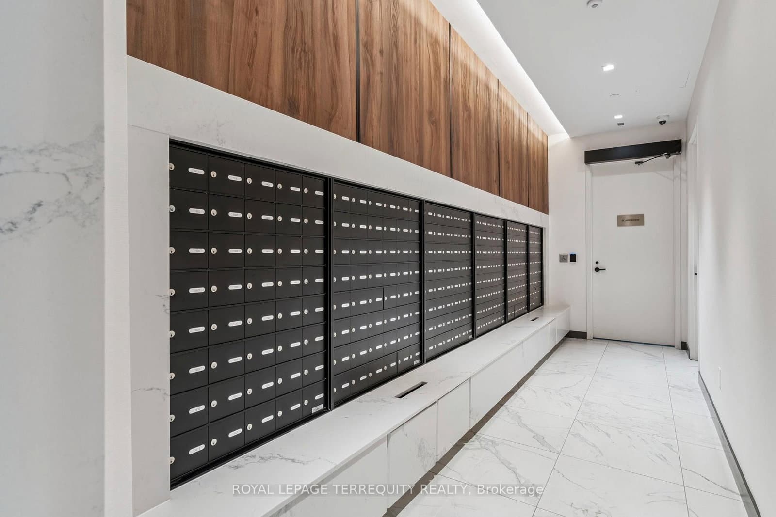 8 Tippett Road, Unit 809 thumbnail 27