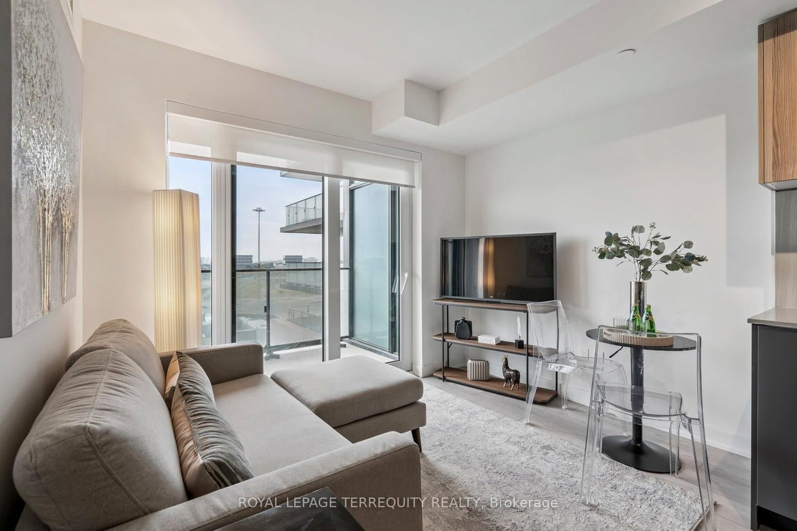 8 Tippett Road, Unit 809 thumbnail 4