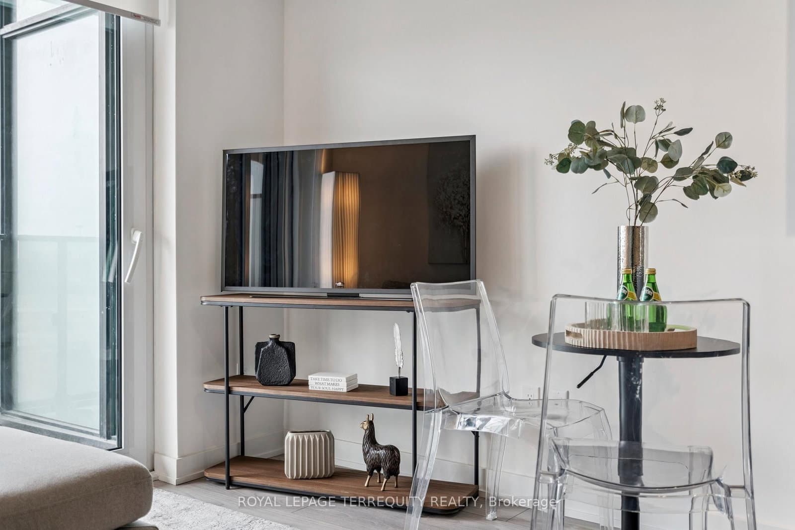 8 Tippett Road, Unit 809 thumbnail 5