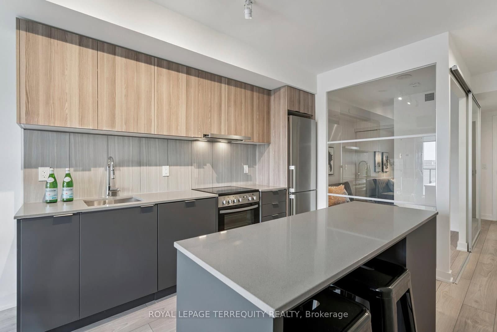 8 Tippett Road, Unit 809 thumbnail 9