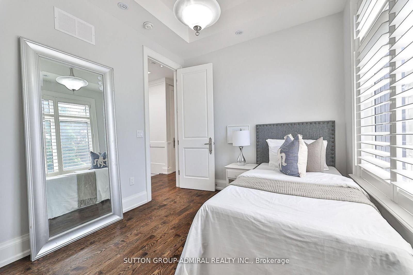 137 Florence Avenue thumbnail 36