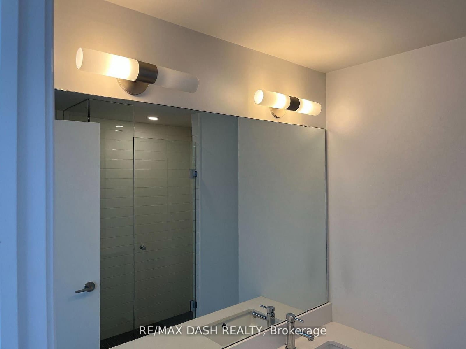 27 Bathurst Street, Unit 806W thumbnail 10