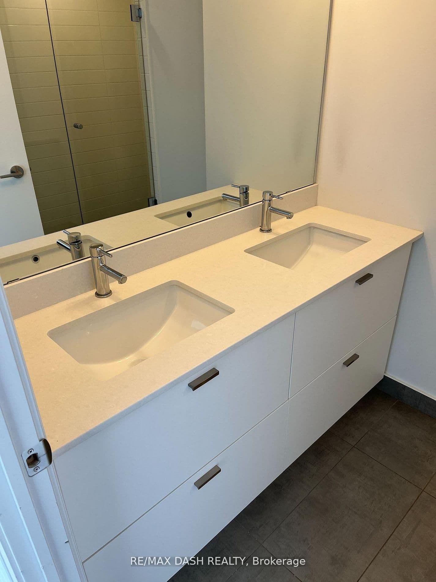 27 Bathurst Street, Unit 806W thumbnail 11