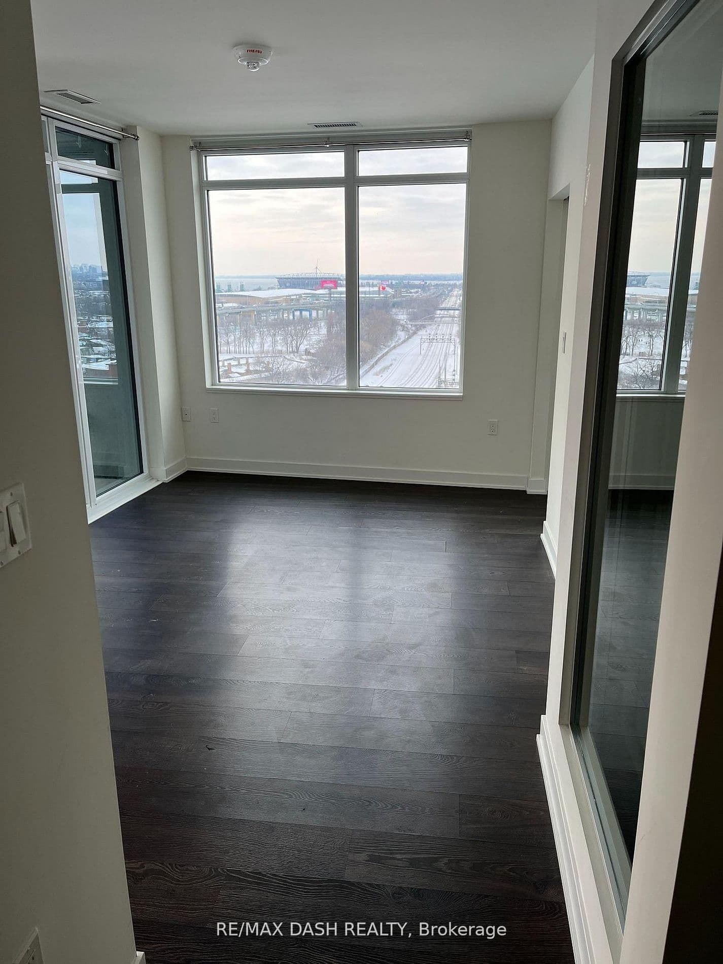 27 Bathurst Street, Unit 806W thumbnail 13