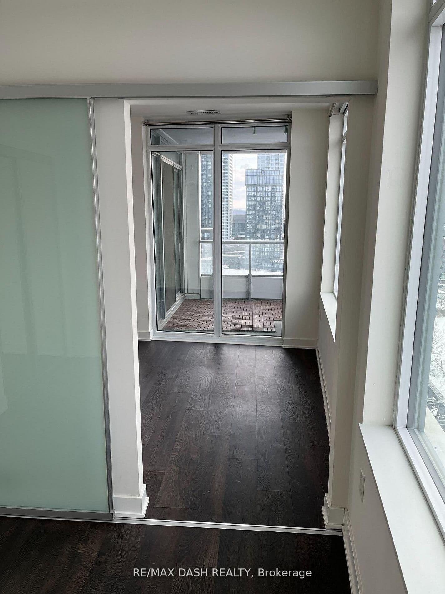 27 Bathurst Street, Unit 806W thumbnail 16