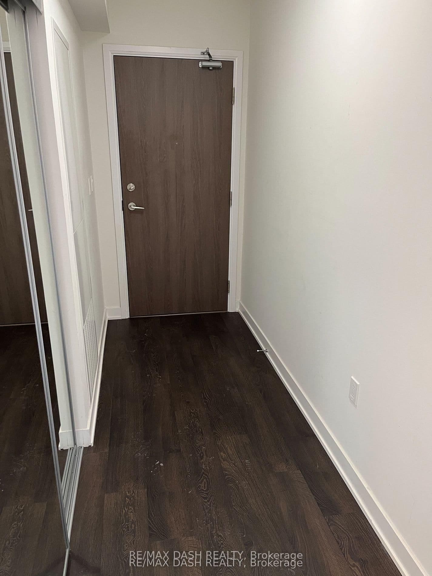 27 Bathurst Street, Unit 806W thumbnail 3