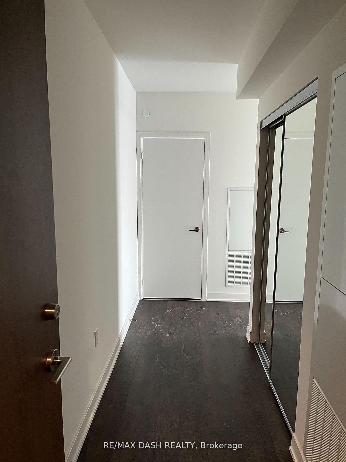 27 Bathurst Street, Unit 806W thumbnail 4