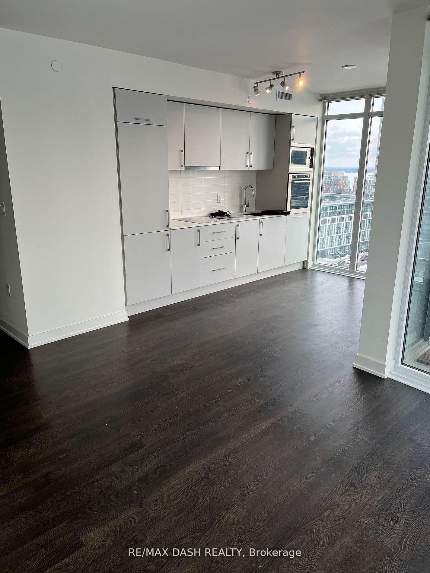 27 Bathurst Street, Unit 806W thumbnail 6
