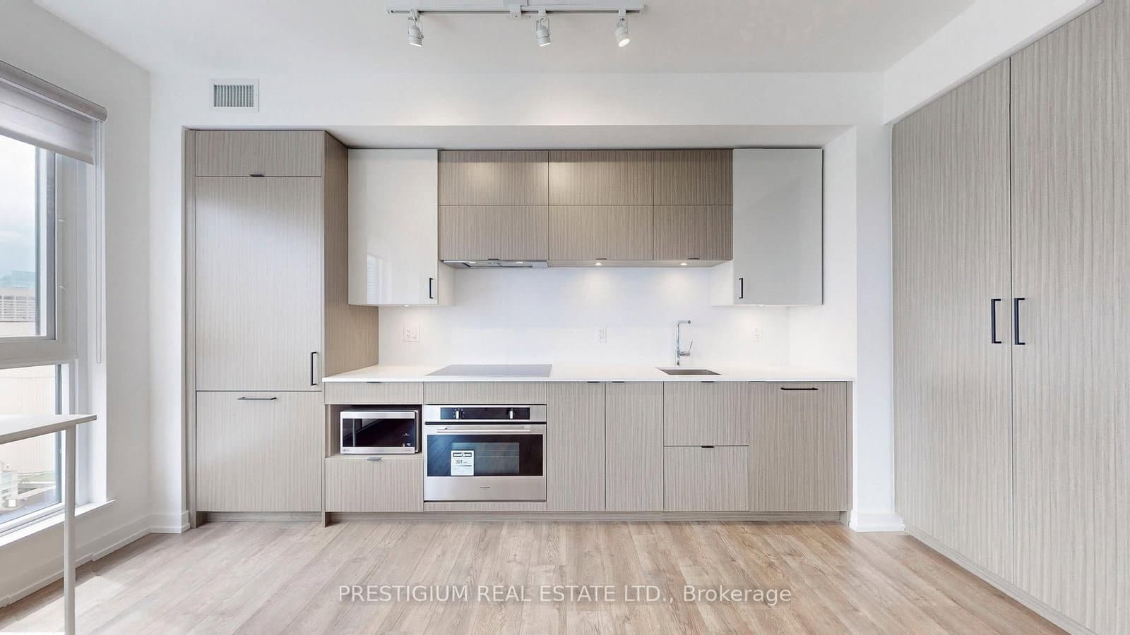 20 Edward Street, Unit PH02 thumbnail 9