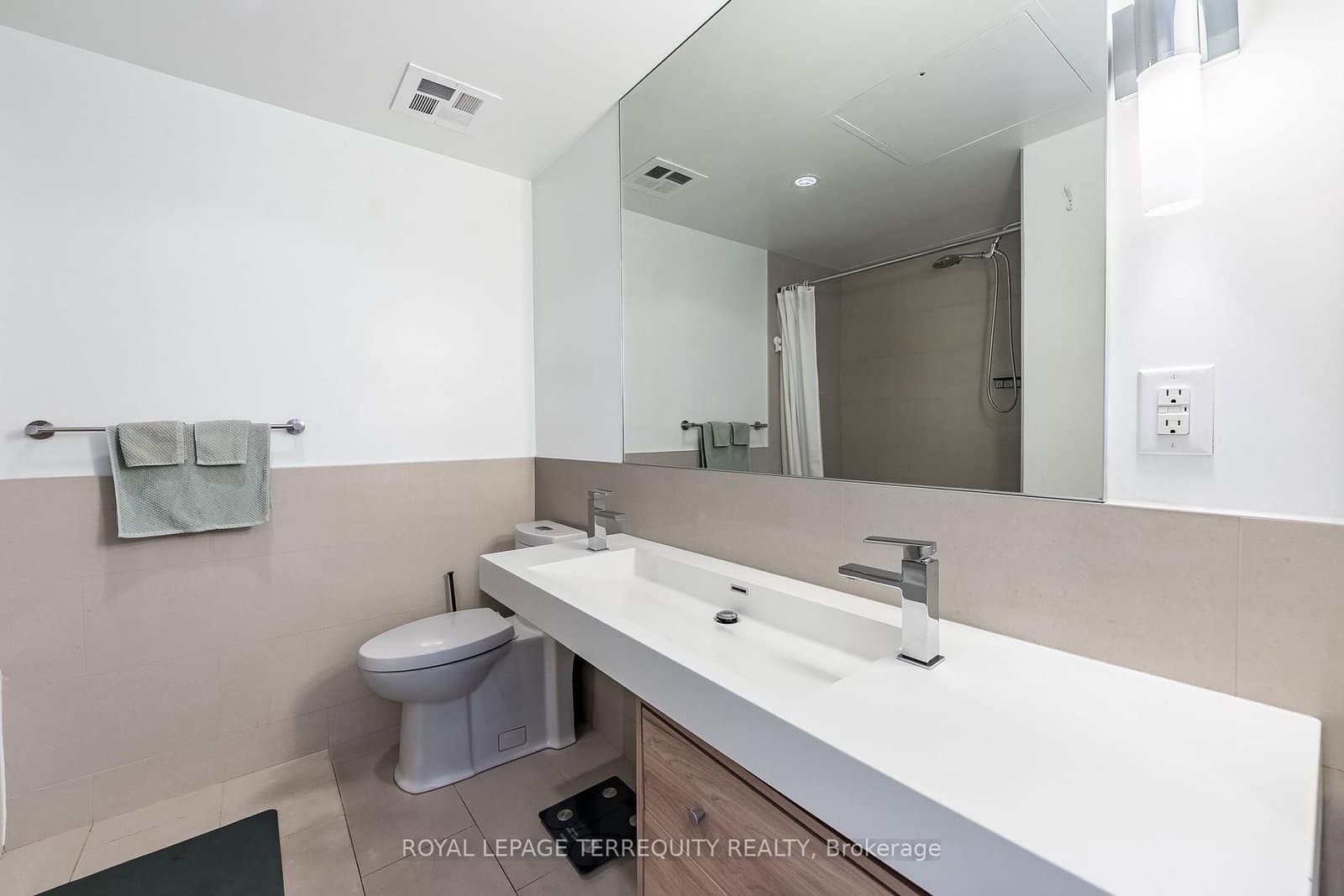 70 Distillery Lane, Unit 2107 thumbnail 15