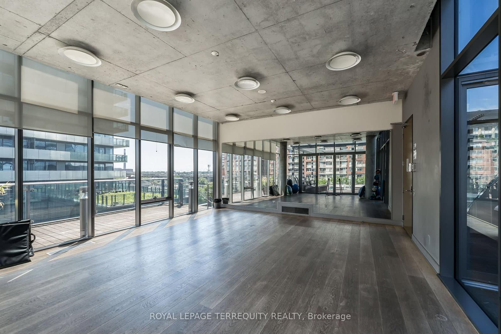 70 Distillery Lane, Unit 2107 thumbnail 33