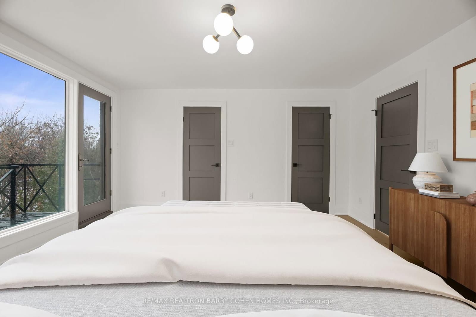 231 Macpherson Avenue thumbnail 23