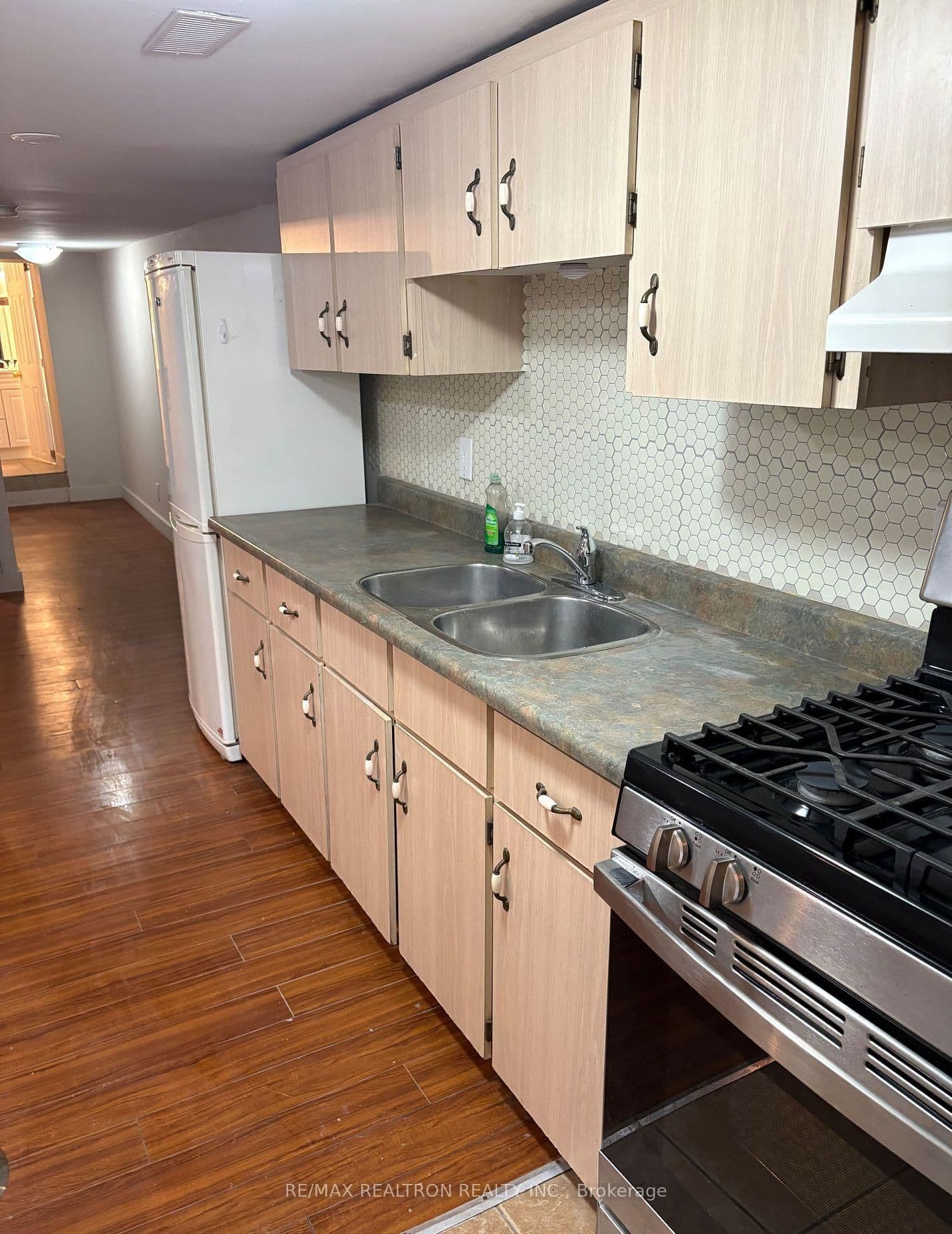 32 Macklem Avenue, Unit Lower thumbnail 5