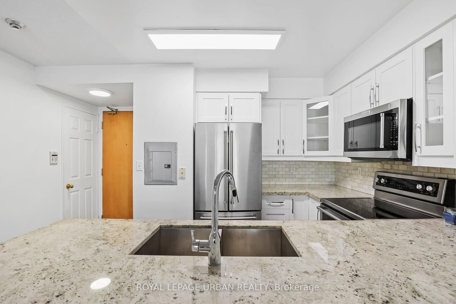 43 Eglinton Avenue E, Unit 506 thumbnail 10